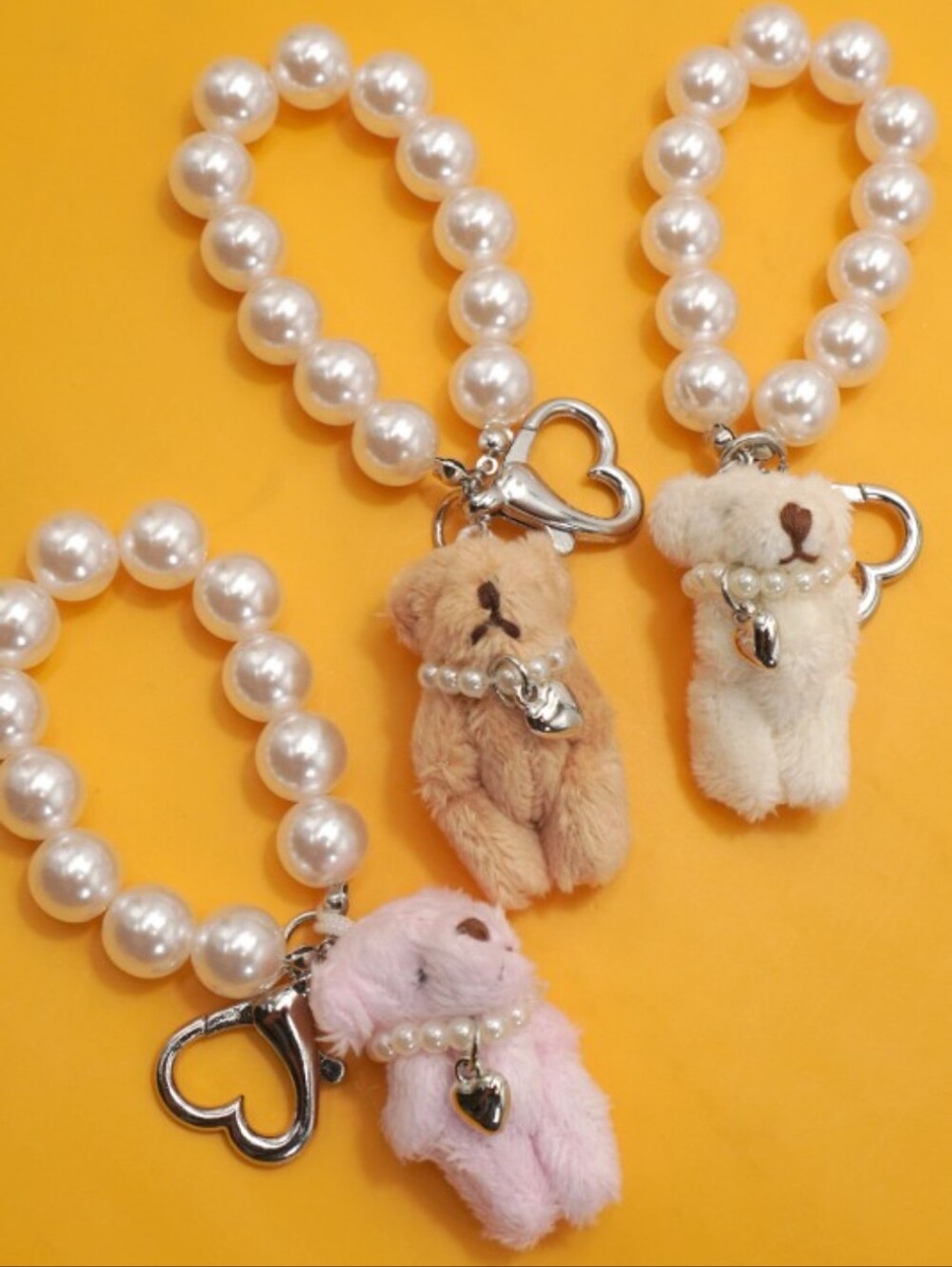 🧸 Teddy Pearl Keychain